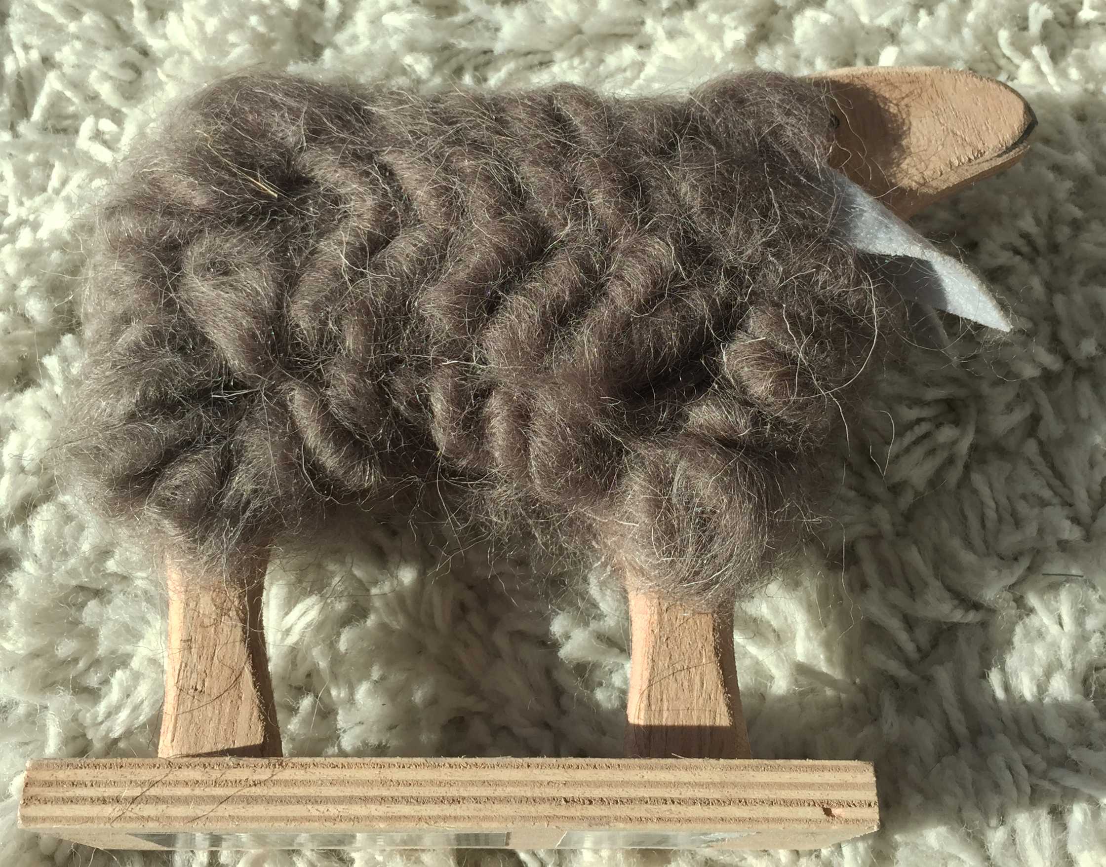 Schaf - Holz+Wolle - grau-braun - 17cm